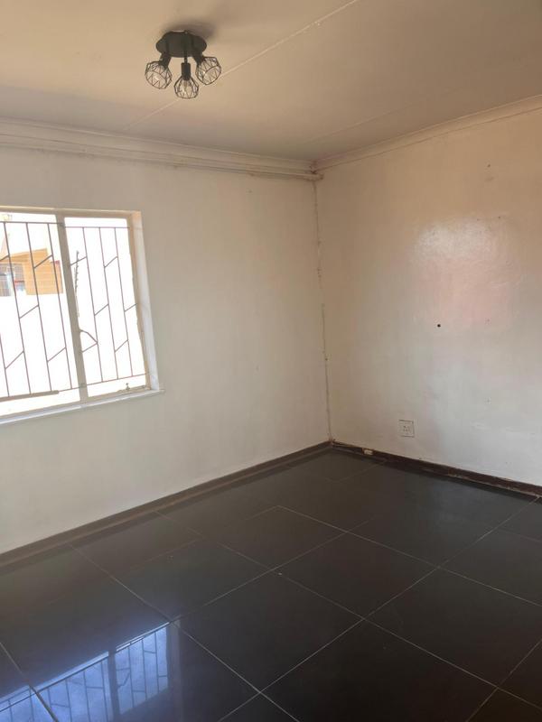 To Let 1 Bedroom Property for Rent in Golf View North West